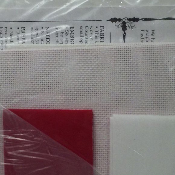 Bucilla Kit 83218 Christmas Wreath 14"x14" NIP - Picture 5 of 6